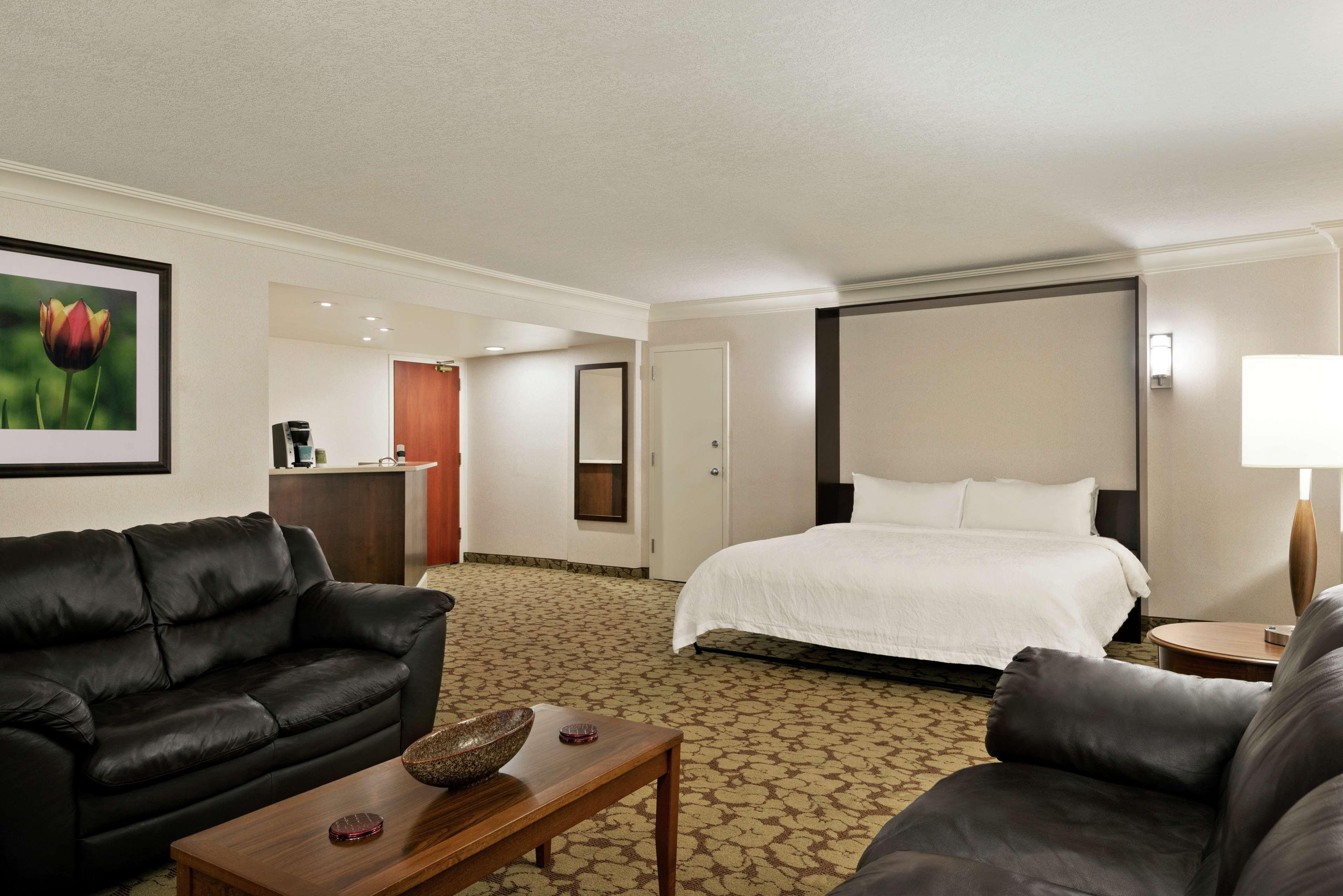 Hilton Garden Inn Saskatoon Downtown Extérieur photo