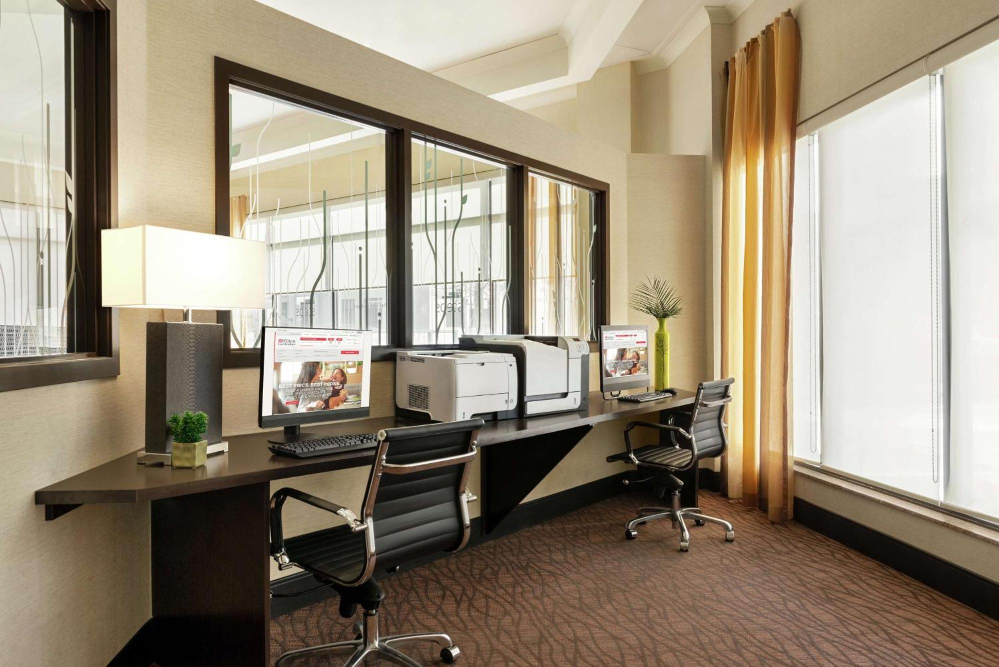 Hilton Garden Inn Saskatoon Downtown Extérieur photo