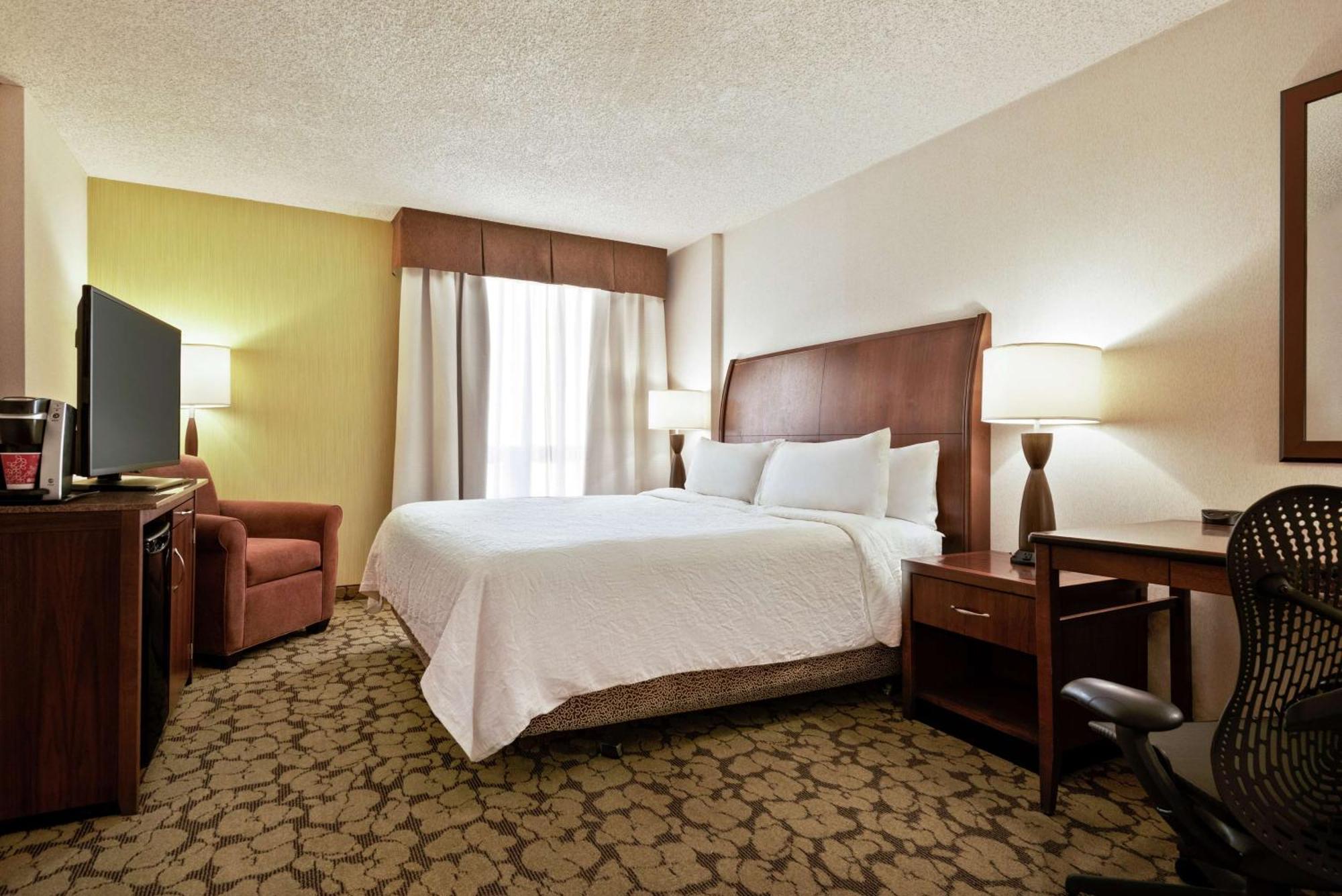 Hilton Garden Inn Saskatoon Downtown Extérieur photo