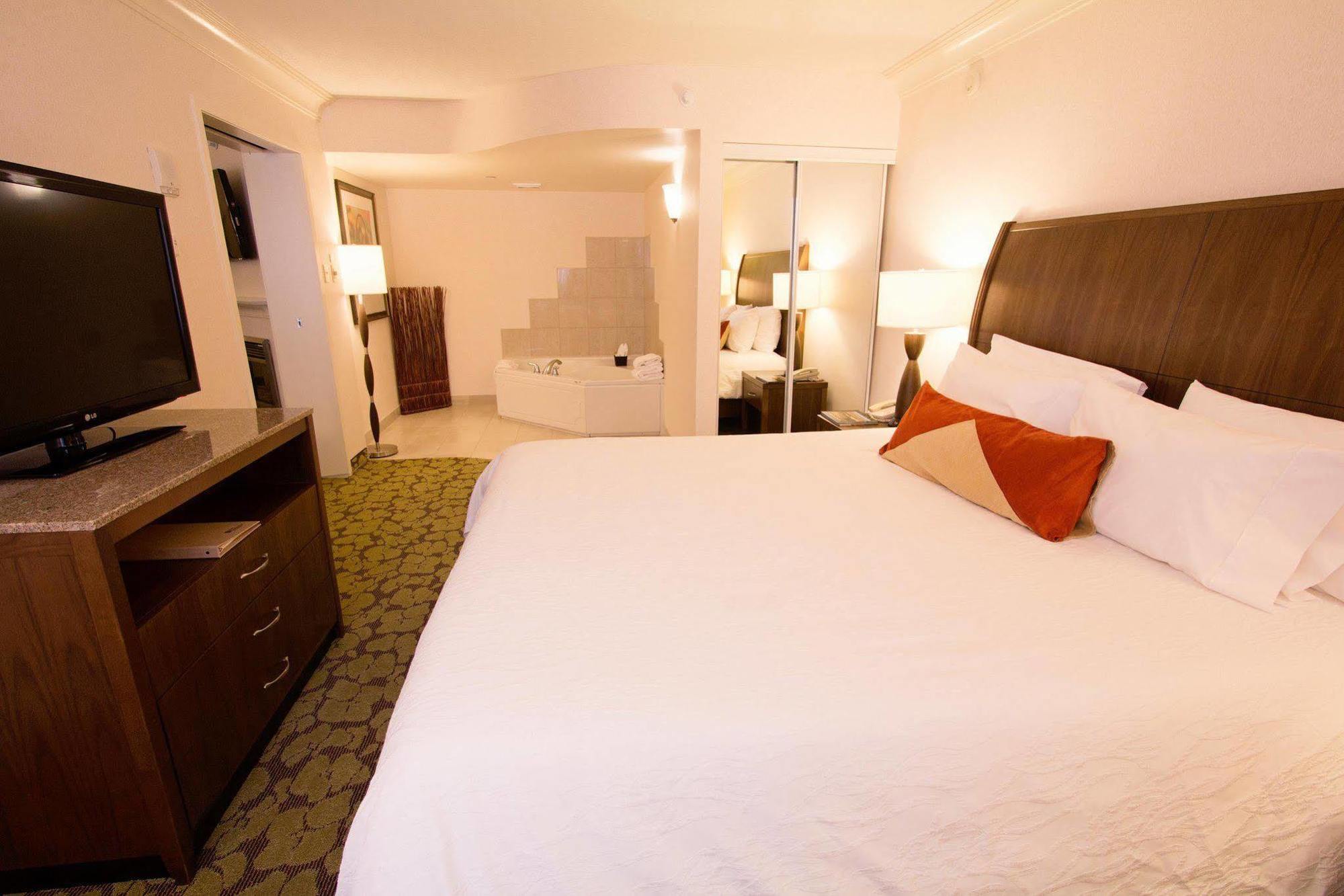 Hilton Garden Inn Saskatoon Downtown Extérieur photo