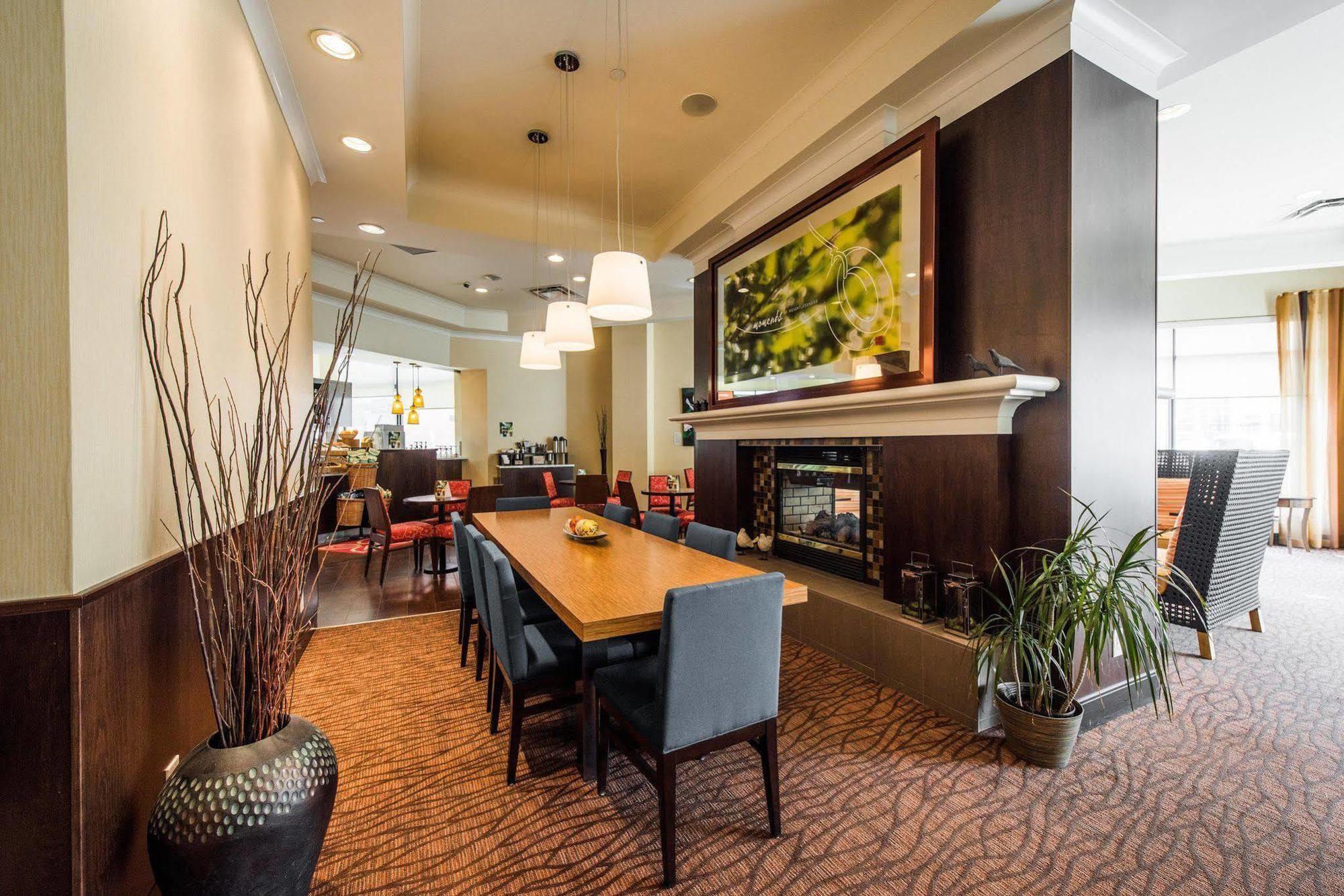 Hilton Garden Inn Saskatoon Downtown Extérieur photo